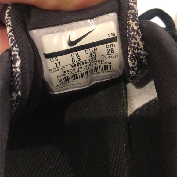 Nike shoes - Picture 3 of 3